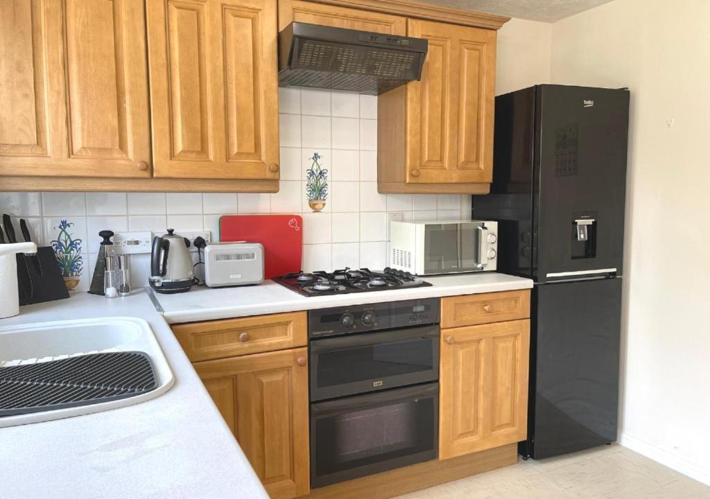 Ashford Holiday Home Smithy Drive Sleeps 5 Free Wifi And Vehicle Parking Kingsnorth Bagian luar foto