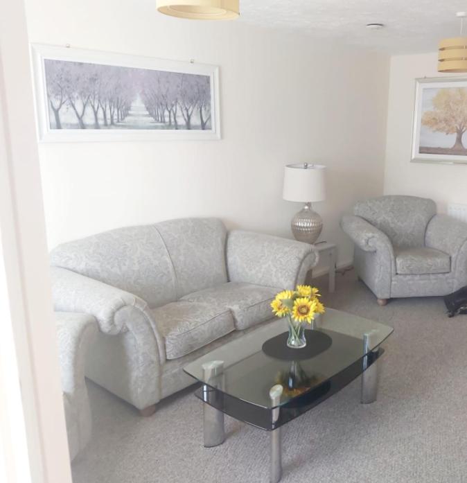 Ashford Holiday Home Smithy Drive Sleeps 5 Free Wifi And Vehicle Parking Kingsnorth Bagian luar foto